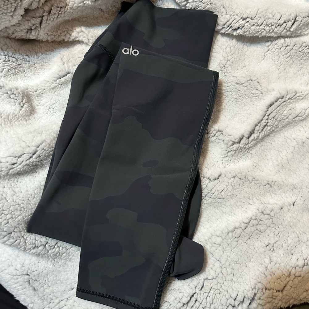 ALO Yoga Black Camo Leggings